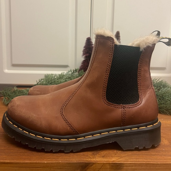 Dr. Martens 2976 Leonore Chelsea Boots - Picture 1 of 6